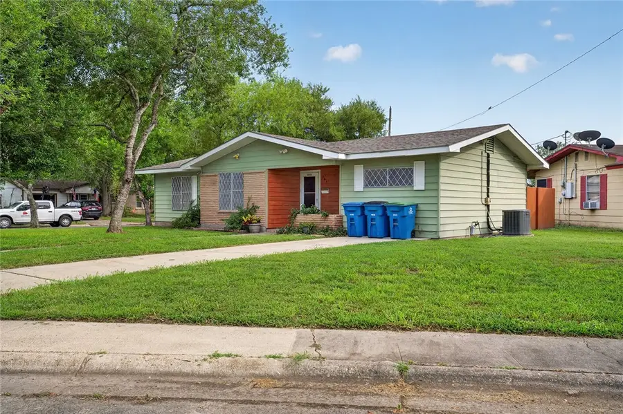 806 Leland Circle, Beeville, TX 78102 - #3