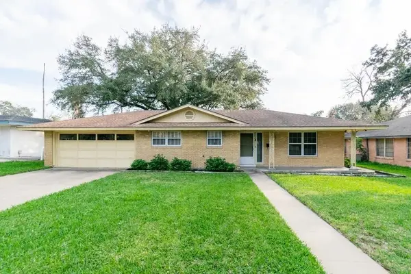 1118 Lincoln Street, Alice, TX 78332
