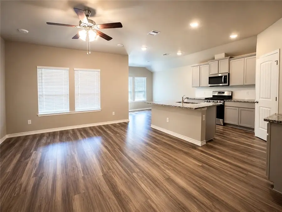 1417 Maverick, Sinton, TX 78387 - #2