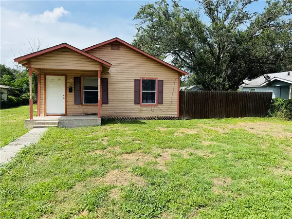 903 Jefferson Street, Alice, TX 78332