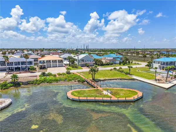 130 Bay Harbor Drive #4, Aransas Pass, TX 78336