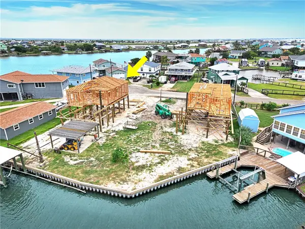 8 Scallop Lane, Rockport, TX 78382