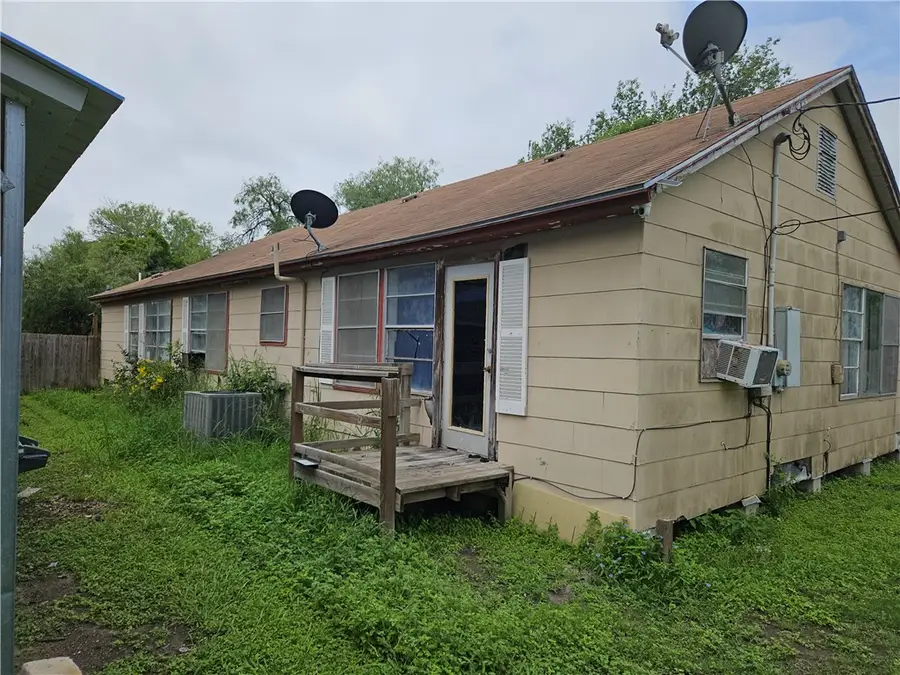 742 W 1st. St., Alice, TX 78332 - #3