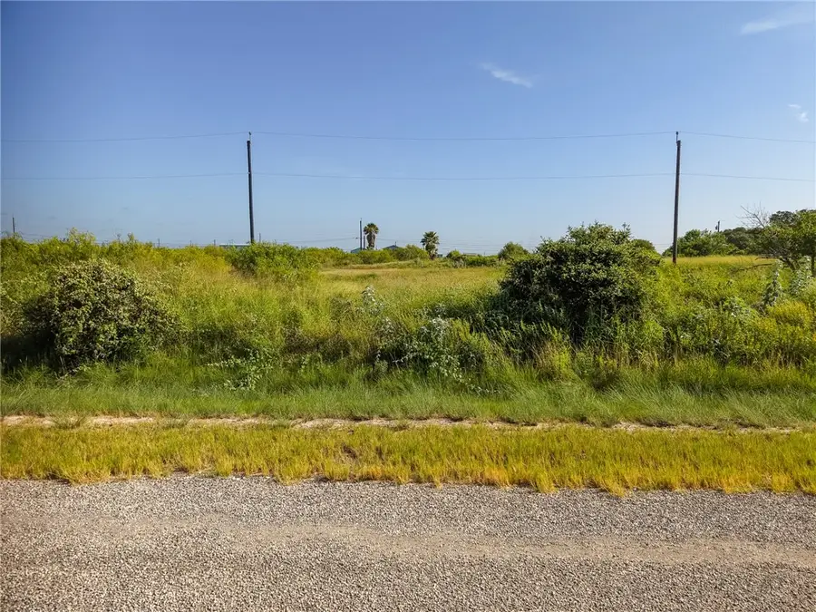 214 W Rustic Oak Lane, Rockport, TX 78382 - #2