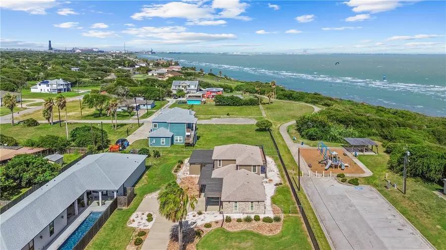 200 Elm Street, Portland, TX 78374 - #2