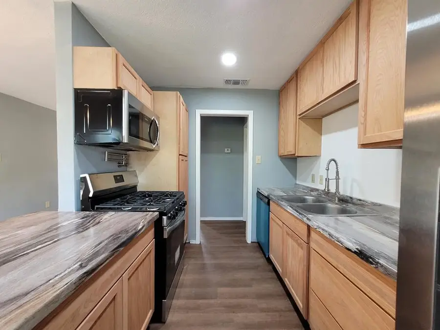 900 E 3rd Street, Sinton, TX 78387 - #3