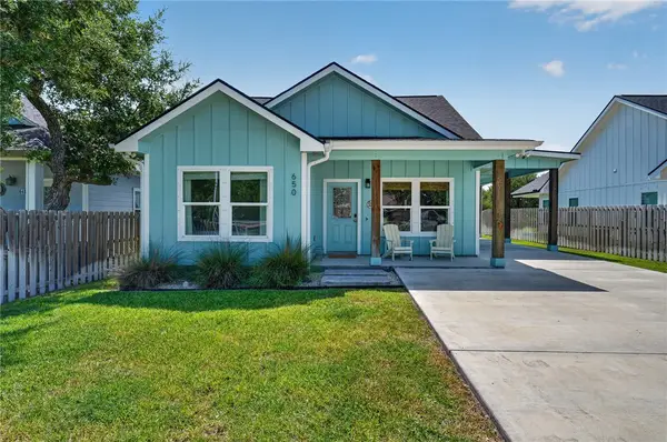 650 Sunset Drive, Rockport, TX 78382