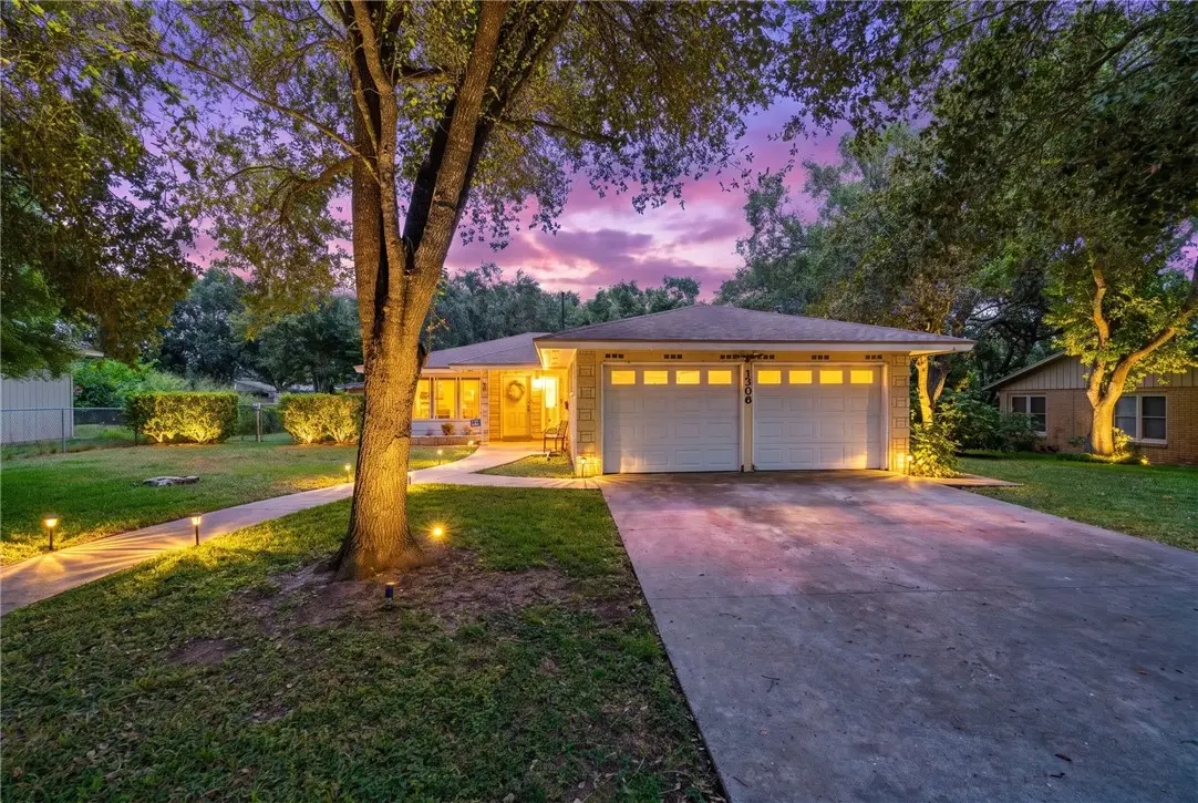 1306 Rose Drive, Alice, TX 78332 - #1