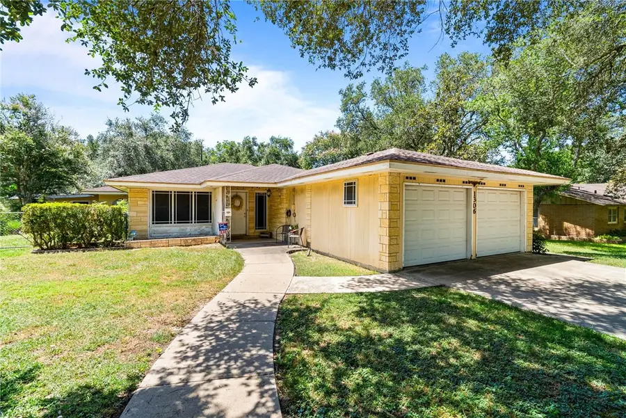 1306 Rose Drive, Alice, TX 78332 - #3