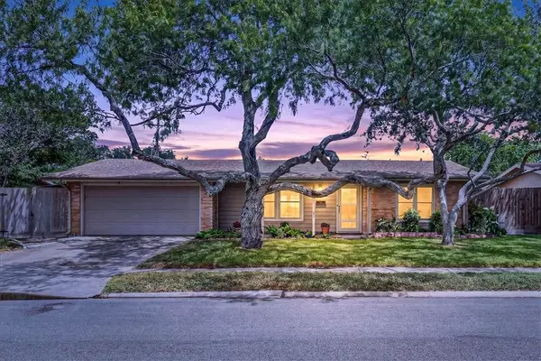 946 Carmel Parkway, Corpus Christi, TX 78411