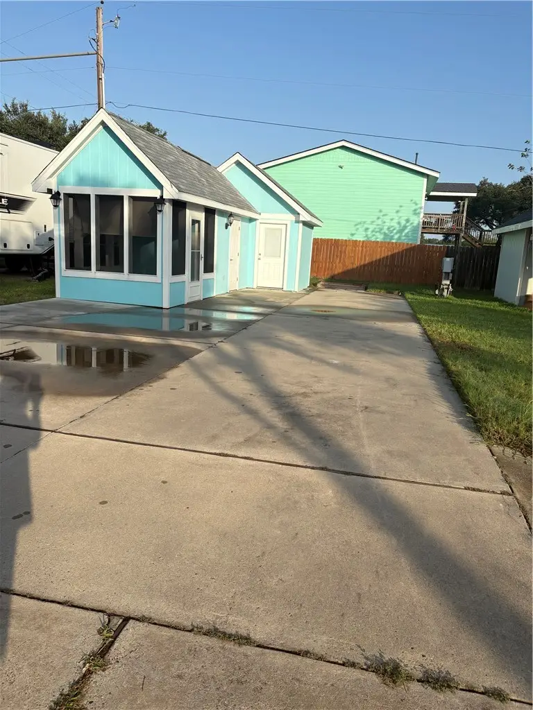 1406 W Corpus Christi Street, Rockport, TX 78382 - #2
