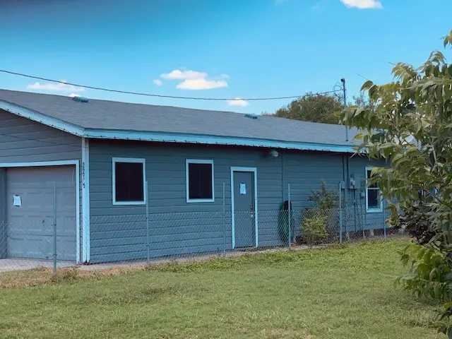 221 1/2 W Corral Avenue, Kingsville, TX 78363 - #1