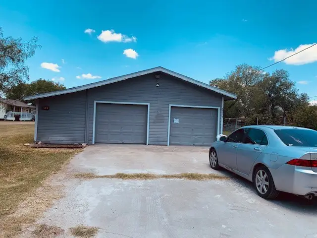 221 1/2 W Corral Avenue, Kingsville, TX 78363 - #2
