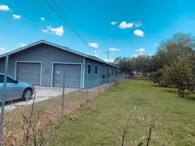 221 1/2 W Corral Avenue, Kingsville, TX 78363 - #3