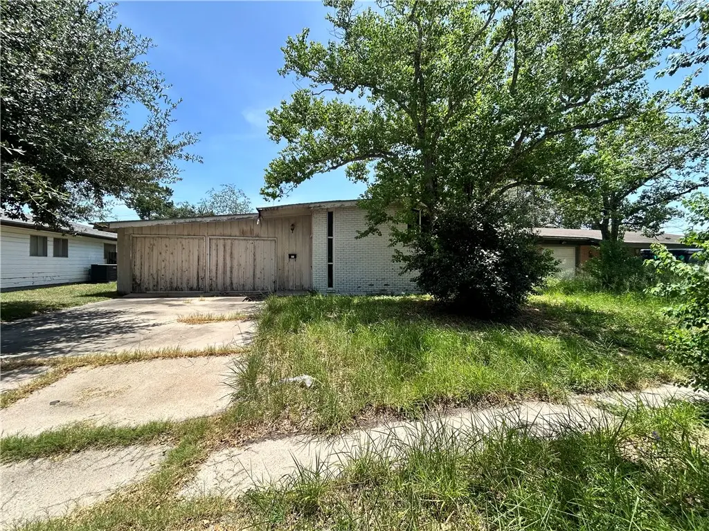 518 College Place, Kingsville, TX 78363 - #1