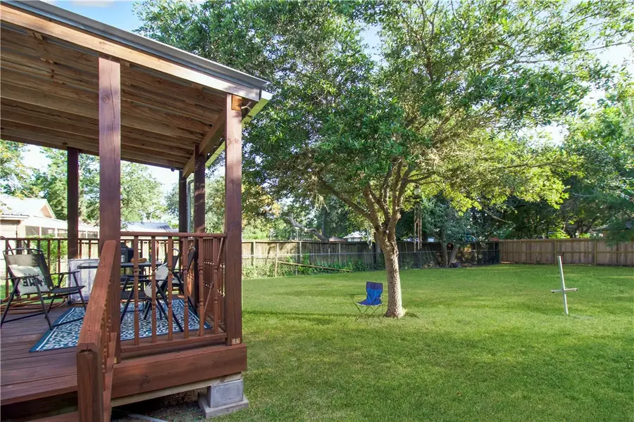 907 N Tyler Street, Beeville, TX 78102 - #2