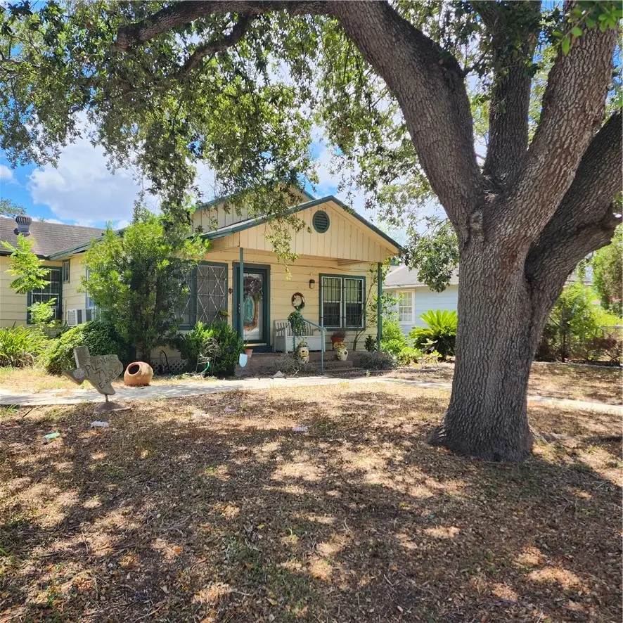 718 E Avenue E, Robstown, TX 78380 - #1