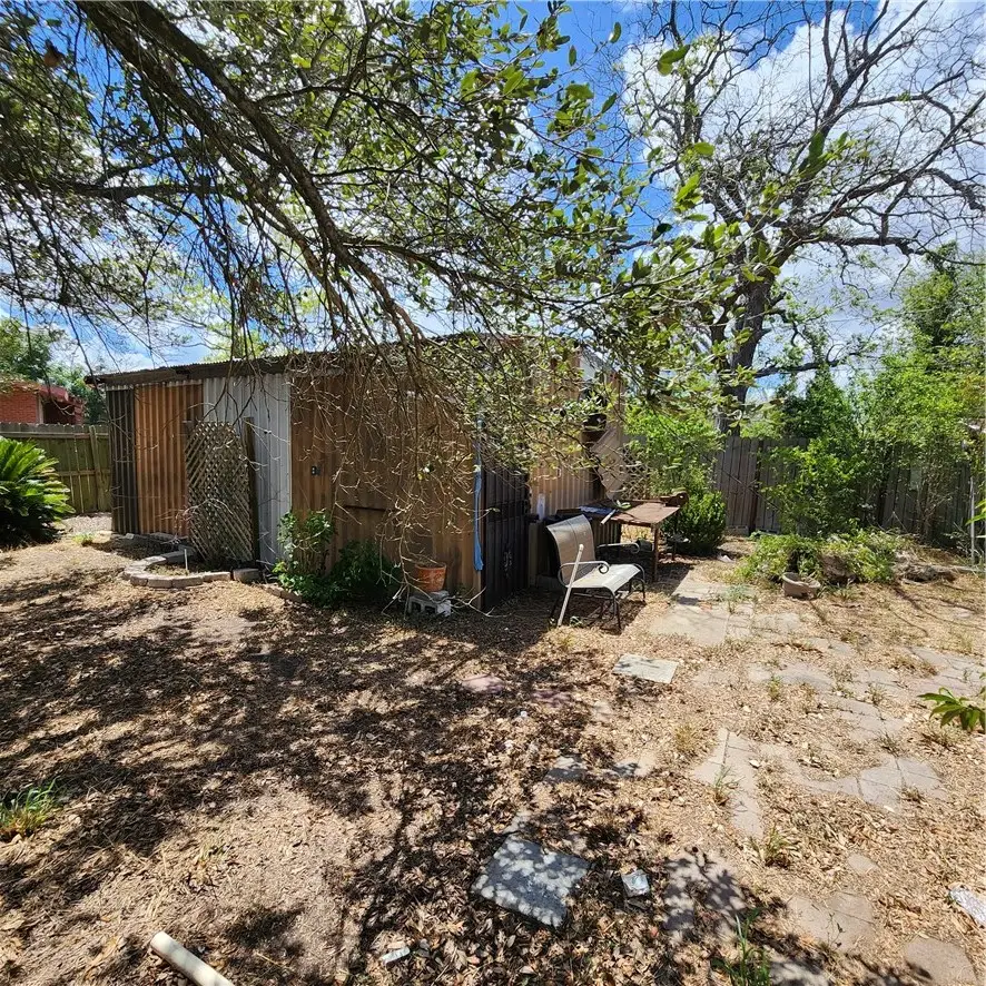 718 E Avenue E, Robstown, TX 78380 - #3