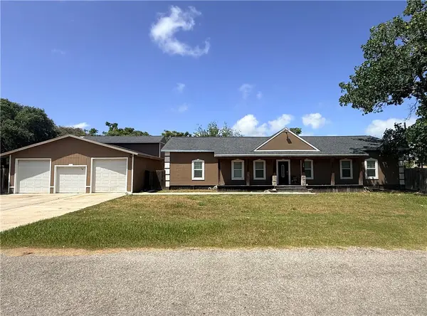 129 S Verne Street, Rockport, TX 78382