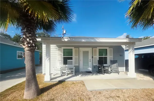 121 Oasis Circle, Rockport, TX 78382