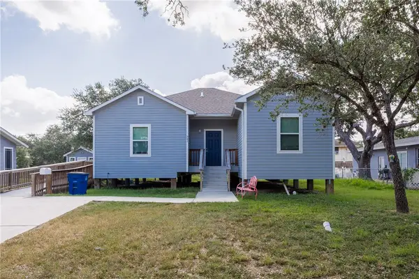 341 Woodlawn Street, Sinton, TX 78387