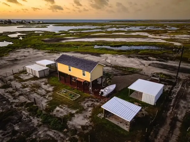 326 E Tenth Street, Rockport, TX 78382 - #1