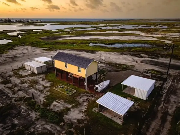 326 E Tenth Street, Rockport, TX 78382