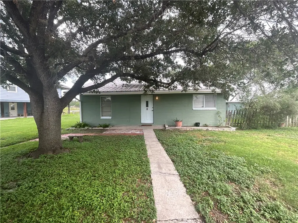 105 Canal St, Mathis, TX 78368 - #1