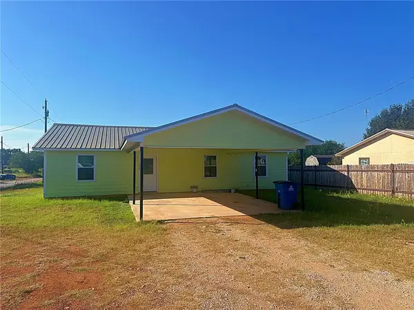 279 Edwards Avenue, Charlotte, TX 78011