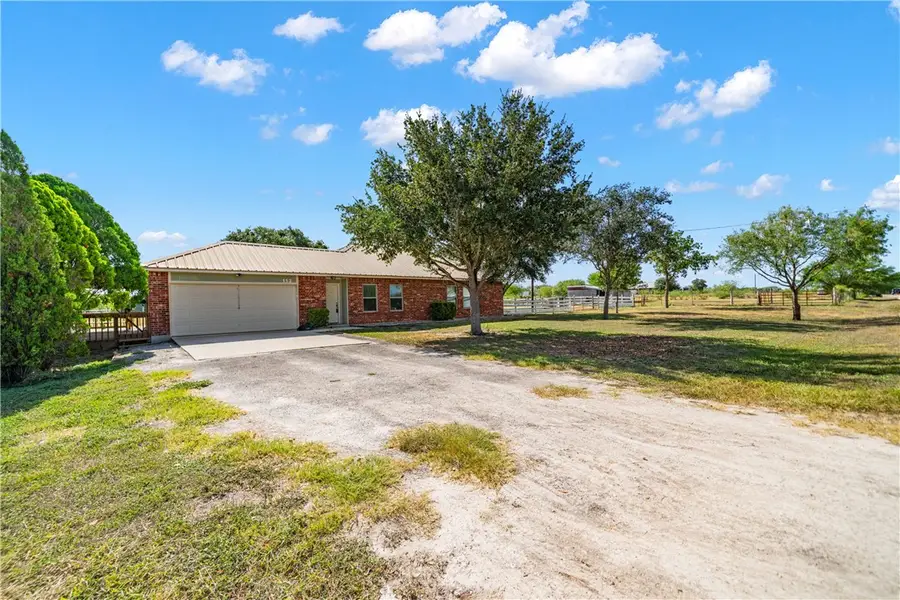 152 Clearwater Crossing, Orange Grove, TX 78372 - #2