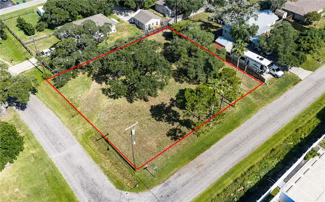 606 Fulton Avenue, Rockport, TX 78382 - #1