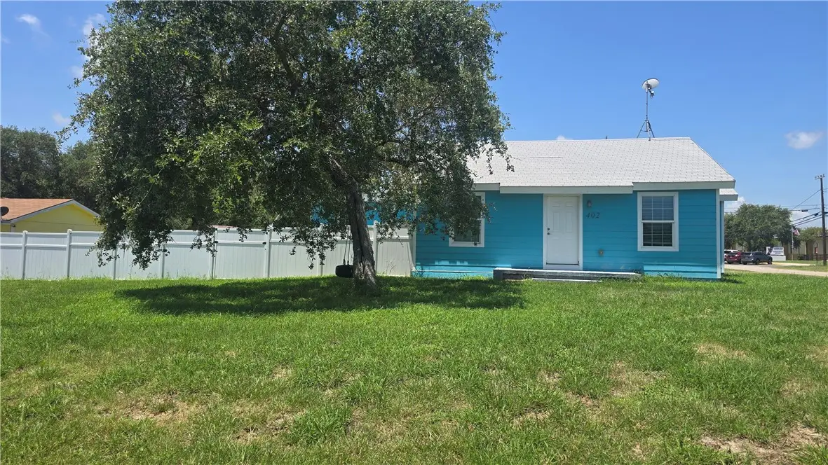 402 S Saunders Street, Aransas Pass, TX 78336 - #1