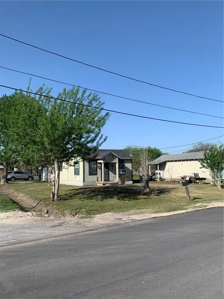 501 E Commons Street, Refugio, TX 78377 - #2