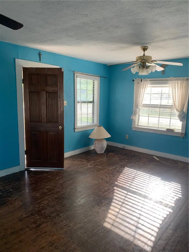 501 E Commons Street, Refugio, TX 78377 - #3