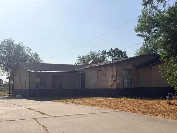 911 S Almond Street, Alice, TX 78332