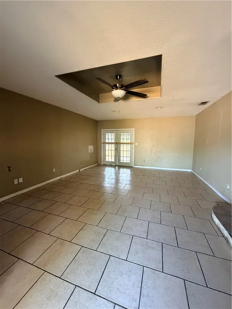 911 S Almond Street, Alice, TX 78332 - #2