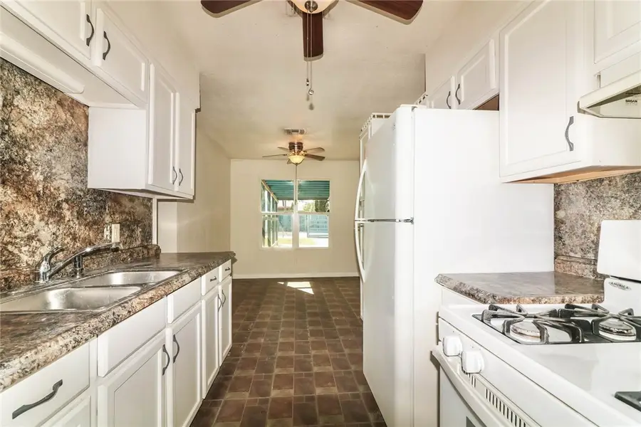 306 N Houston Street, Aransas Pass, TX 78336 - #2
