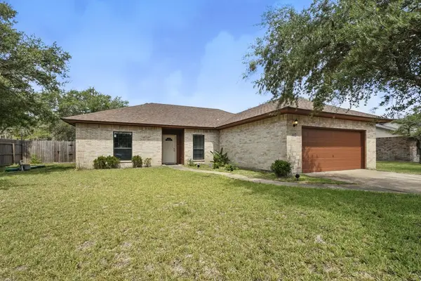 829 Redwood Avenue, Rockport, TX 78382