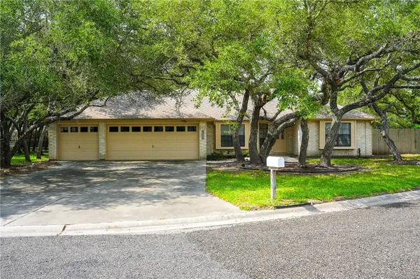 204 Highlands Drive, Rockport, TX 78382