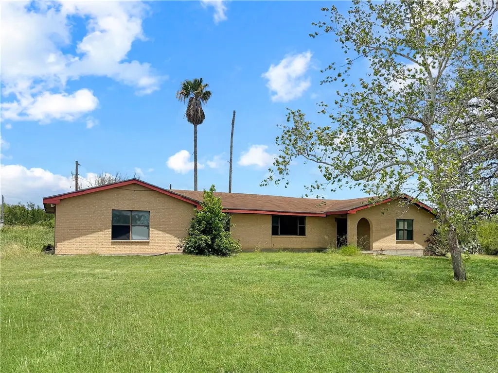 2871 Carr, Beeville, TX 78102 - #1