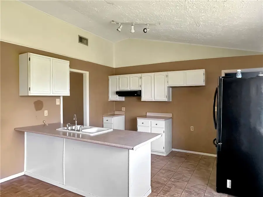 2871 Carr, Beeville, TX 78102 - #2