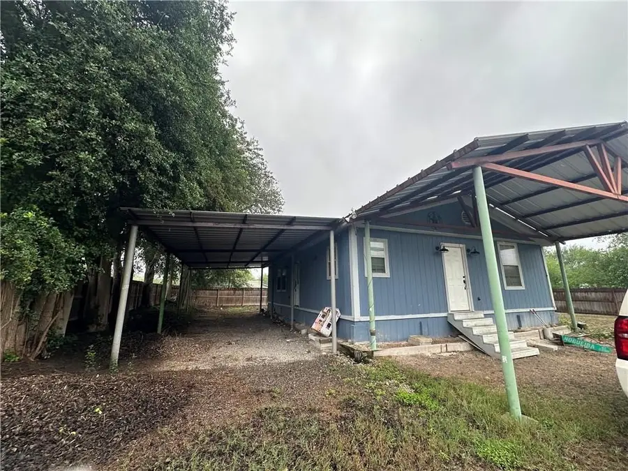 2405 Cox Street, Beeville, TX 78102 - #3