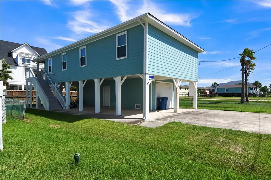 1228 S Live Oak Street, Rockport, TX 78382 - #3