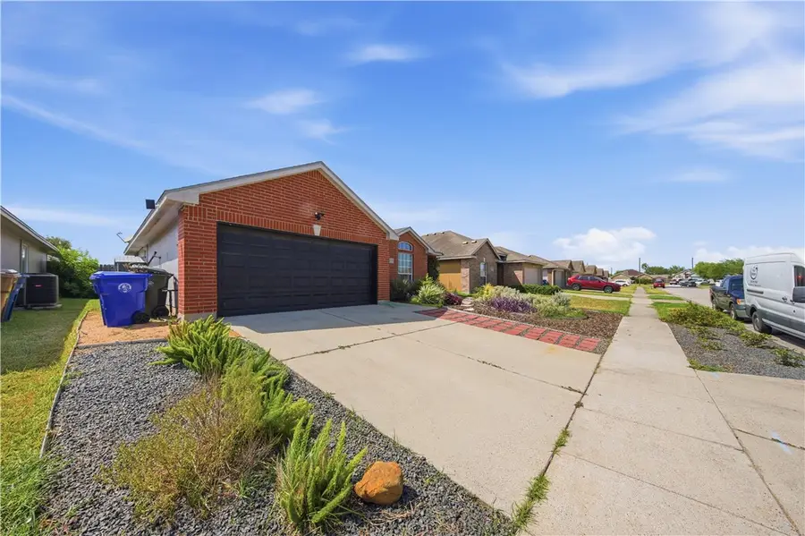 3825 Los Arroyos Drive, Corpus Christi, TX 78414 - #3