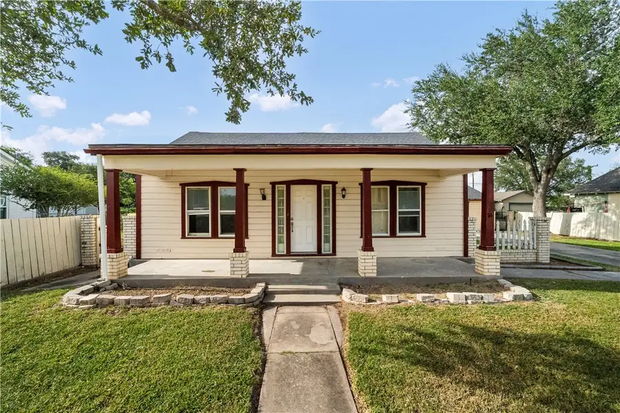 813 E Market Street, Sinton, TX 78387 - #2