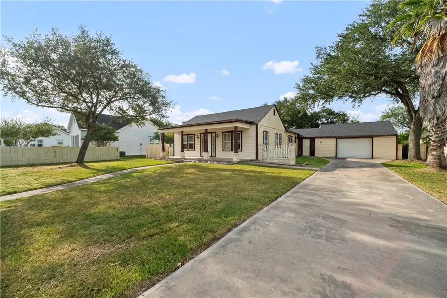 813 E Market Street, Sinton, TX 78387 - #3