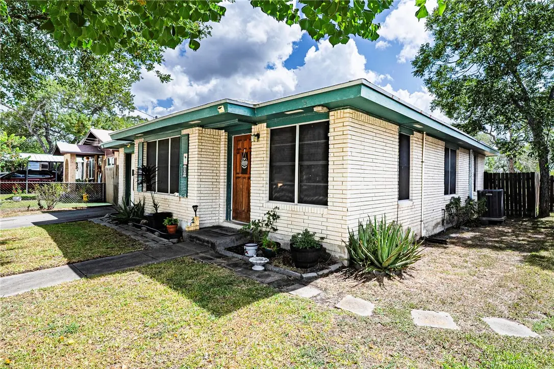 1013 Laredo Street, Sinton, TX 78387 - #1