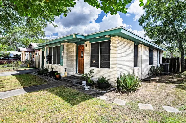 1013 Laredo Street, Sinton, TX 78387