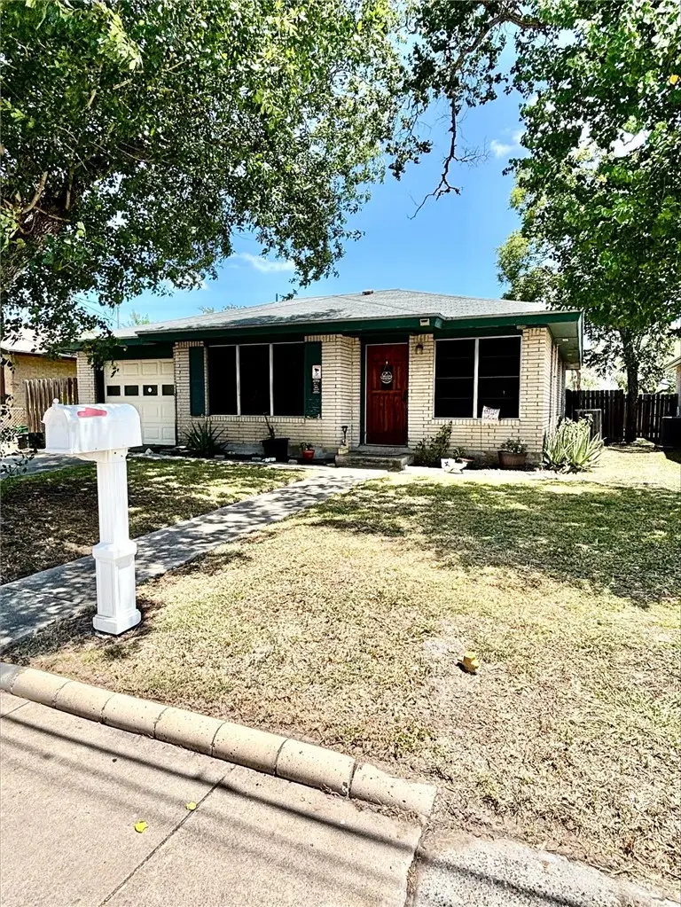 1013 Laredo Street, Sinton, TX 78387 - #2