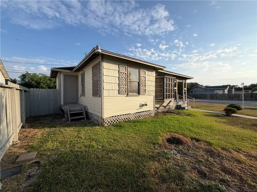 1501 Wynwood Street, Corpus Christi, TX 78415 - #2